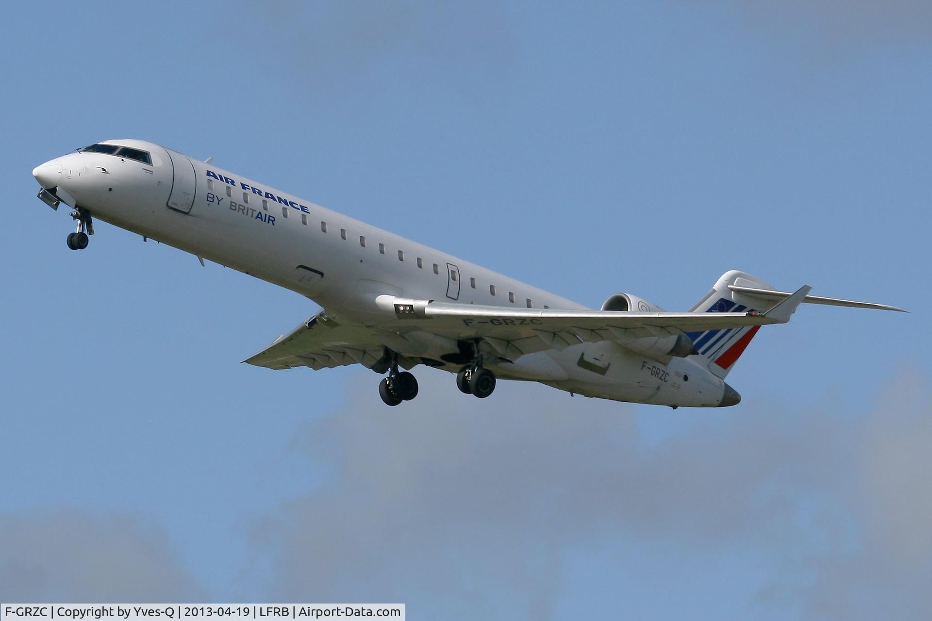 F-GRZC, 2001 Canadair CRJ-702 (CL-600-2C10) Regional Jet C/N 10008, Canadair Regional Jet CRJ-702, Take off rwy 25L, Brest-Guipavas Airport (LFRB-BES)