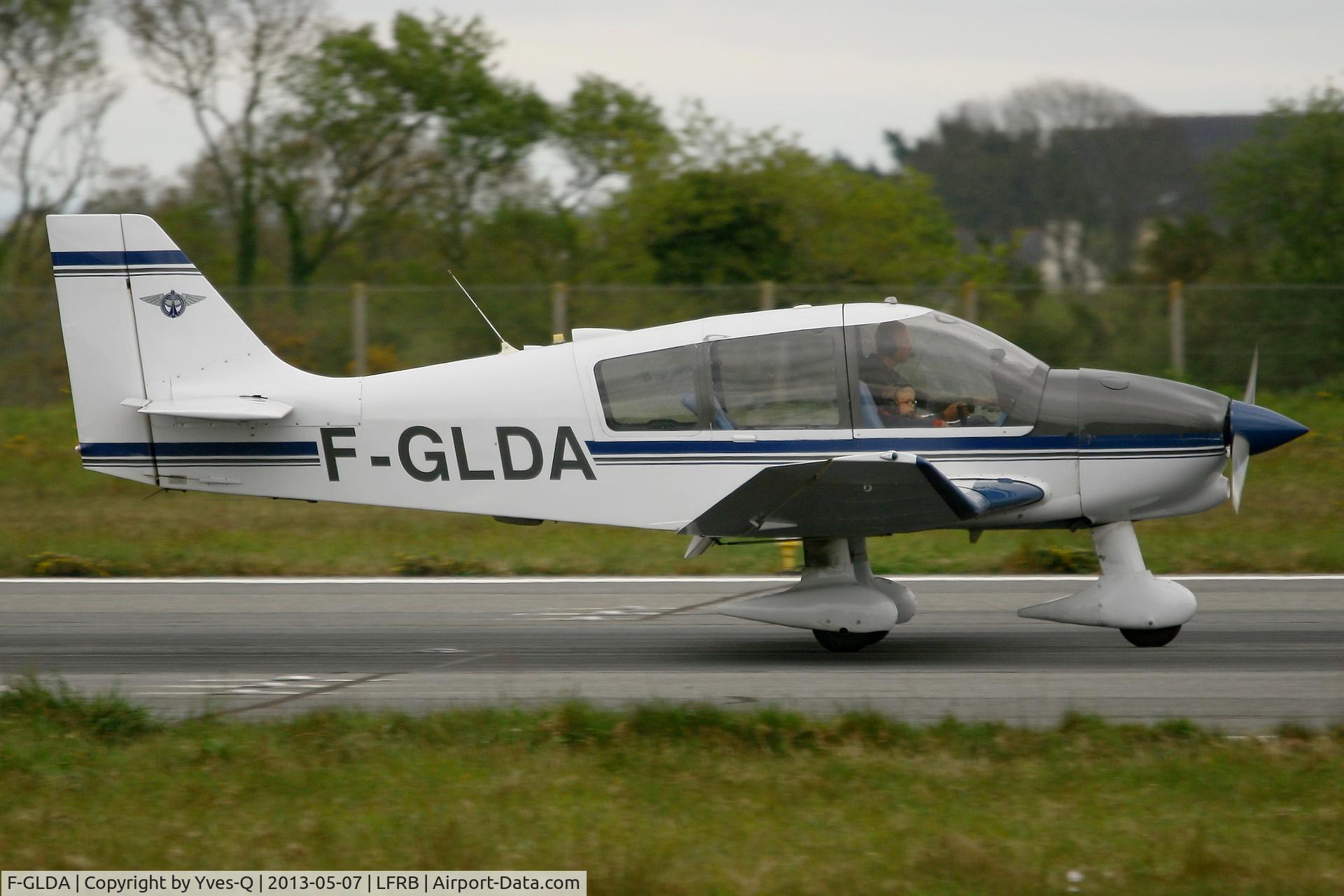 F-GLDA, Robin DR-400-160 Chevalier C/N 2074, Robin DR-400-160 Chevalier, Landing Rwy 25L, Brest-Guipavas Airport (LFRB-BES)