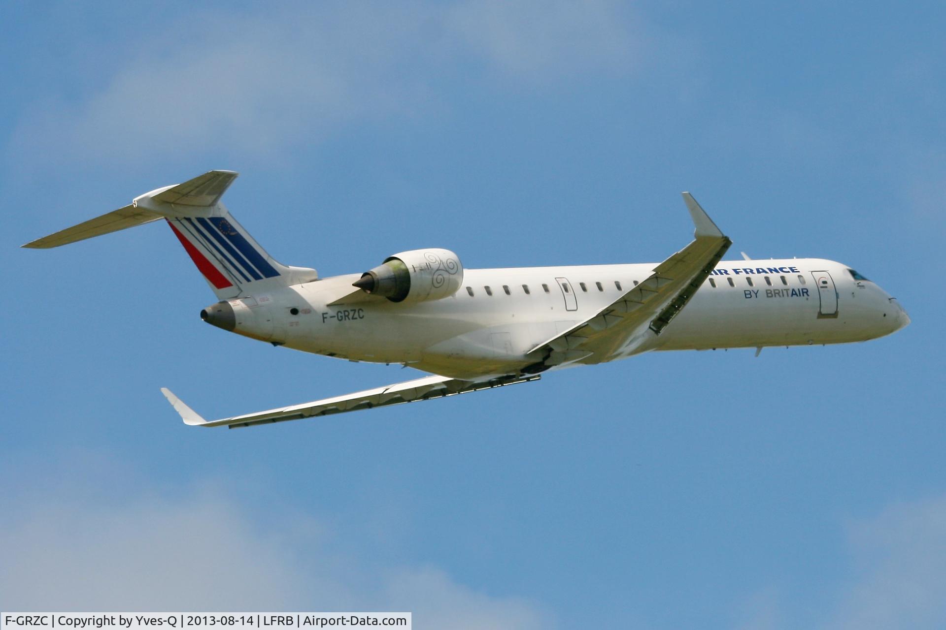 F-GRZC, 2001 Canadair CRJ-702 (CL-600-2C10) Regional Jet C/N 10008, Canadair Regional Jet CRJ-702, Take off rwy 07R, Brest-Guipavas Airport (LFRB-BES)
