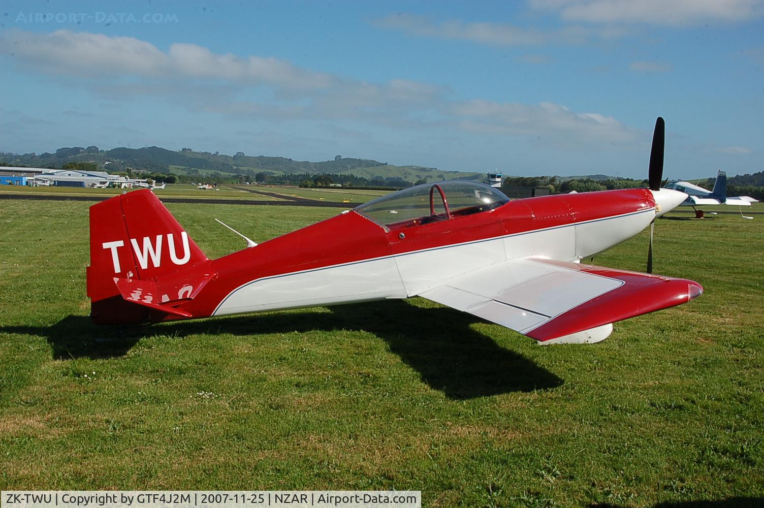 ZK-TWU, Harmon Rocket II C/N 04, ZK-TWU at Ardmore 25.11.07