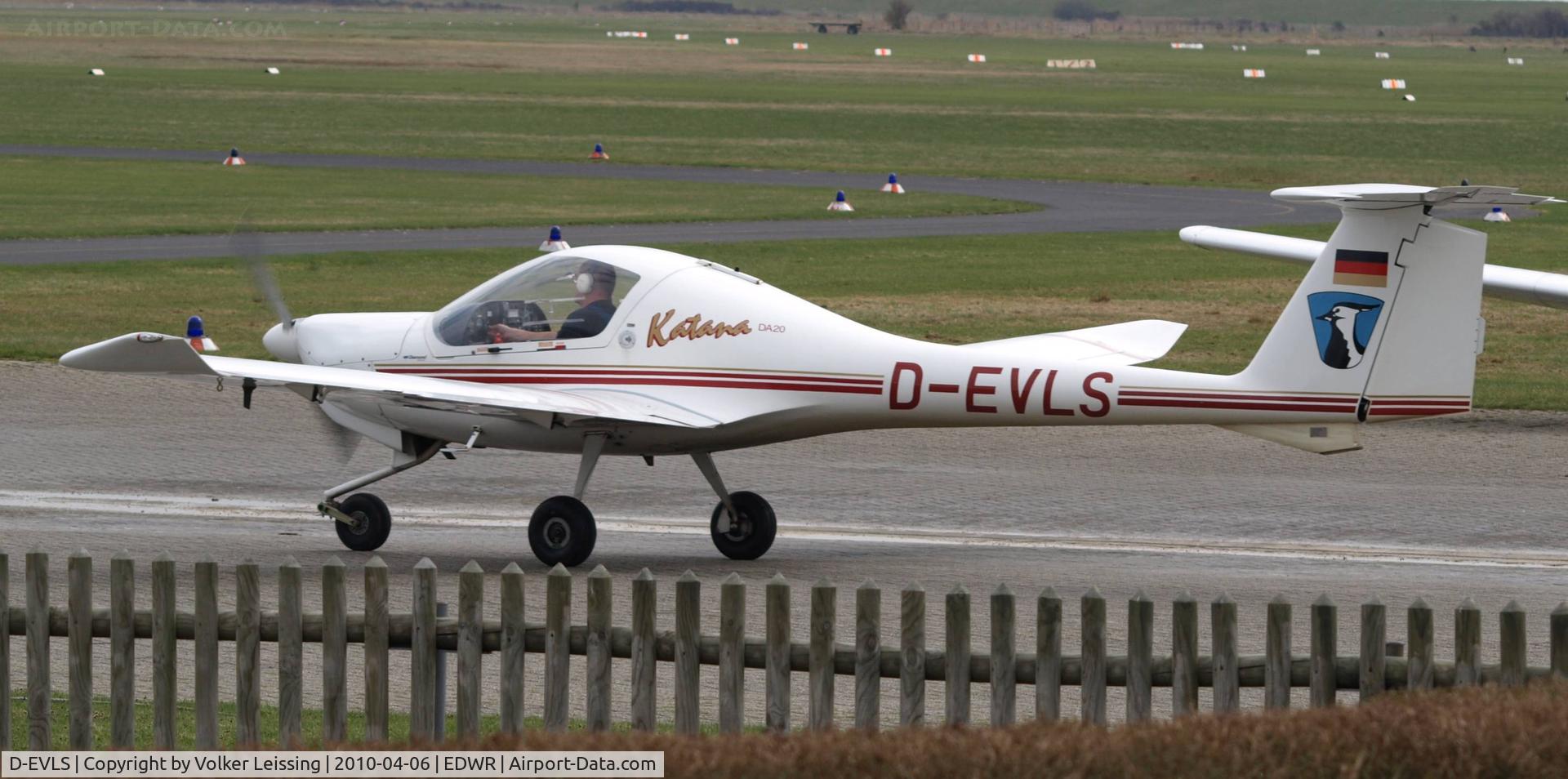 D-EVLS, 1997 Diamond DA-20A-1 Katana C/N 10244, taxi to the rwy