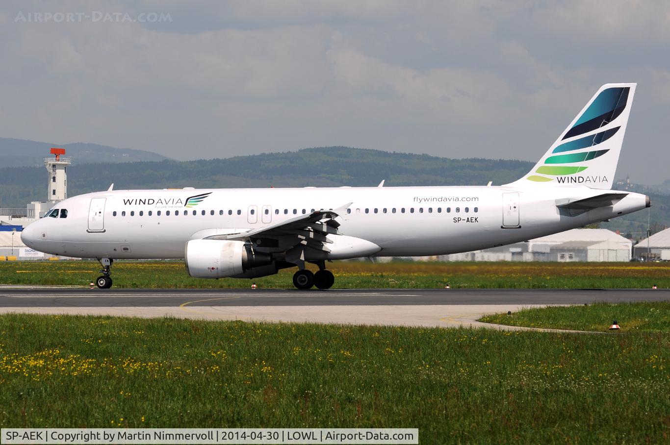 SP-AEK, 2001 Airbus A320-214 C/N 1450, Windavia