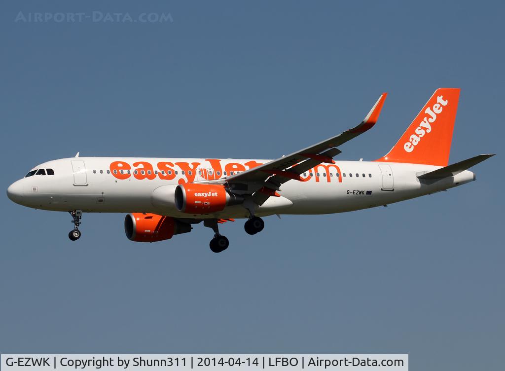 G-EZWK, 2013 Airbus A320-214 C/N 5688, Landing rwy 32L