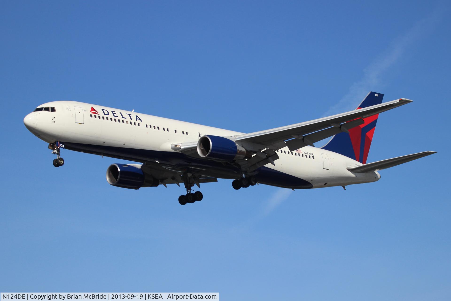 N124DE, 1987 Boeing 767-332 C/N 23438, Delta Airlines. 767-332. N124DE cn 23438 189. Seattle Tacoma - International (SEA KSEA). Image © Brian McBride. 19 September 2013