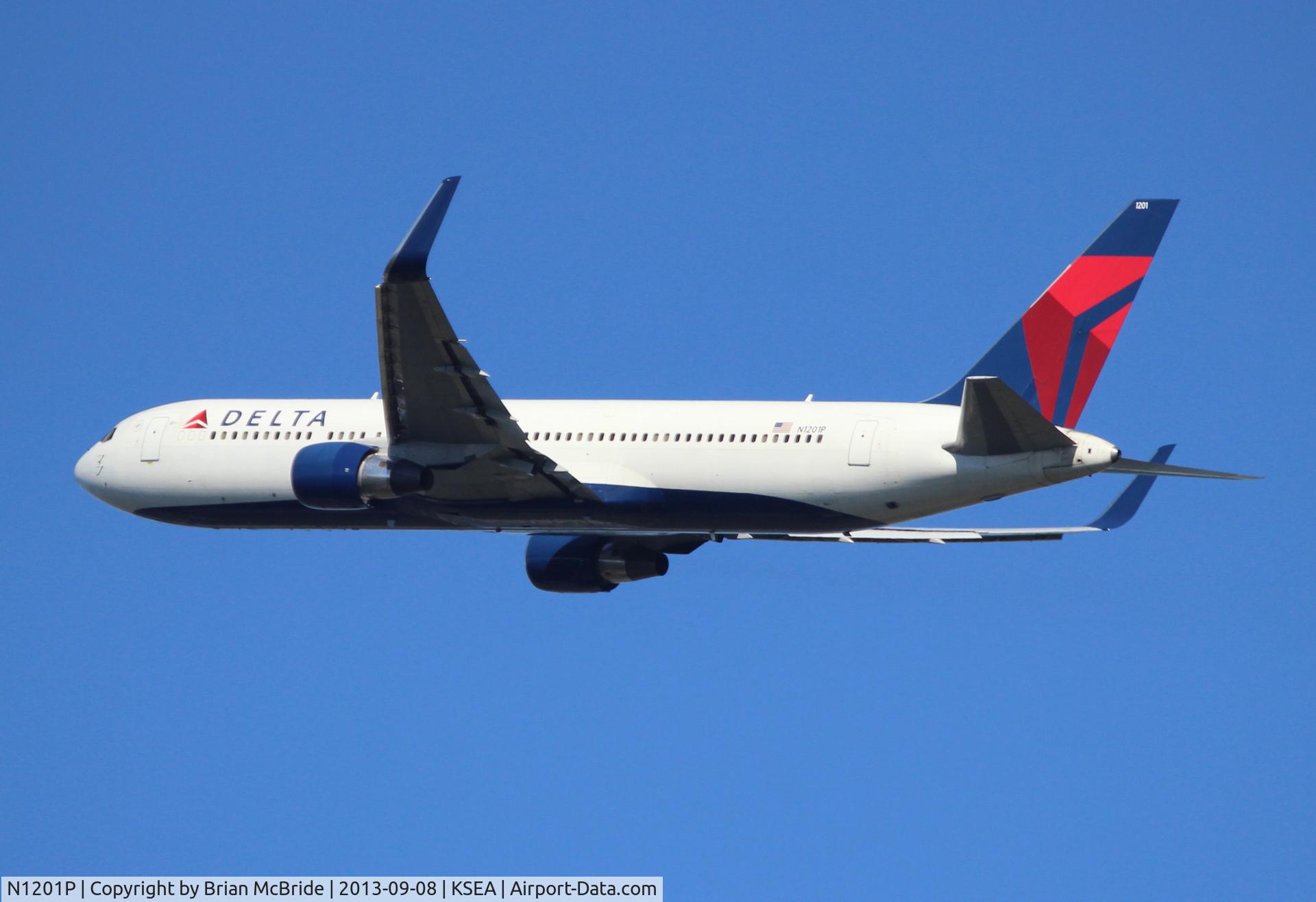 N1201P, 1998 Boeing 767-332 C/N 28458, Delta Airlines. 767-332ER. N1201P cn 28458 697. Seattle Tacoma - International (SEA KSEA). Image © Brian McBride. 08 Septembers 2013