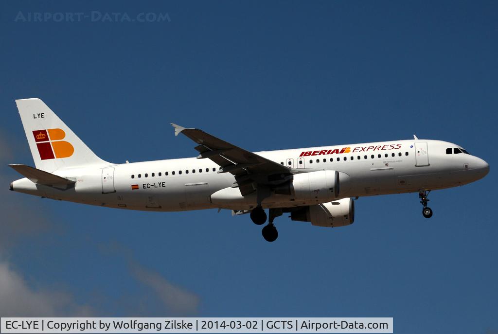 EC-LYE, 2013 Airbus A320-216 C/N 5729, visitor
