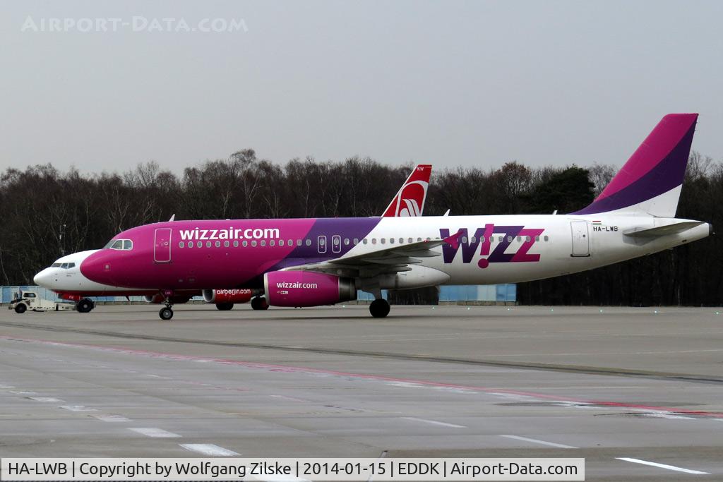 HA-LWB, 2010 Airbus A320-232 C/N 4246, visitor
