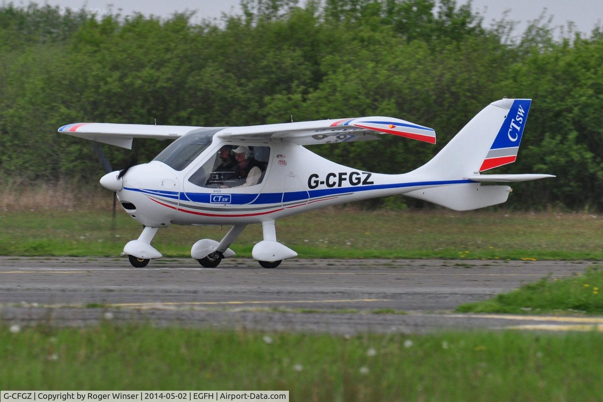 G-CFGZ, 2008 Flight Design CTSW C/N 8390, Resident Flight Design CTSW microlight 'touch and go' Runway 22.
