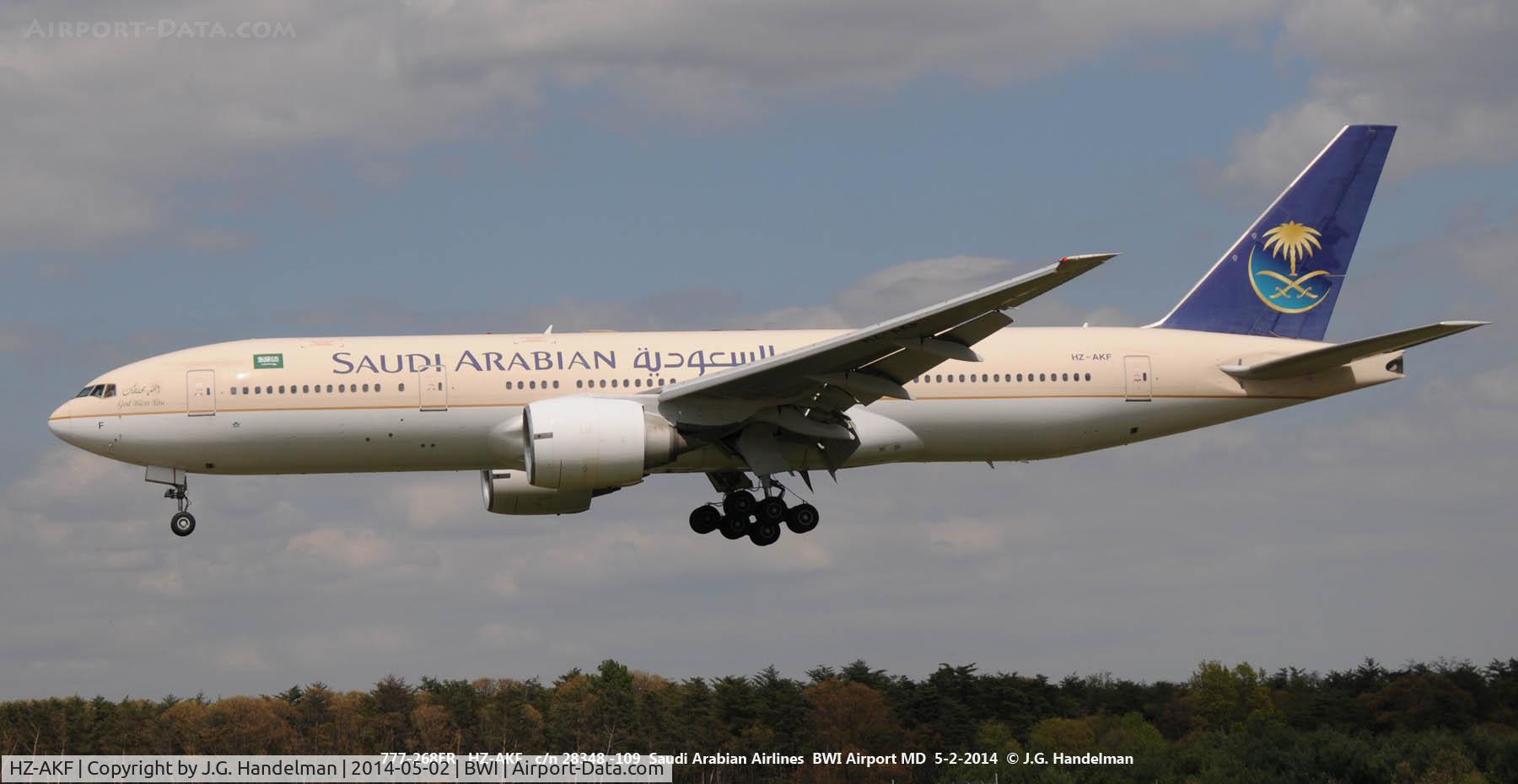 HZ-AKF, 1998 Boeing 777-268/ER C/N 28349, On final to 33L.