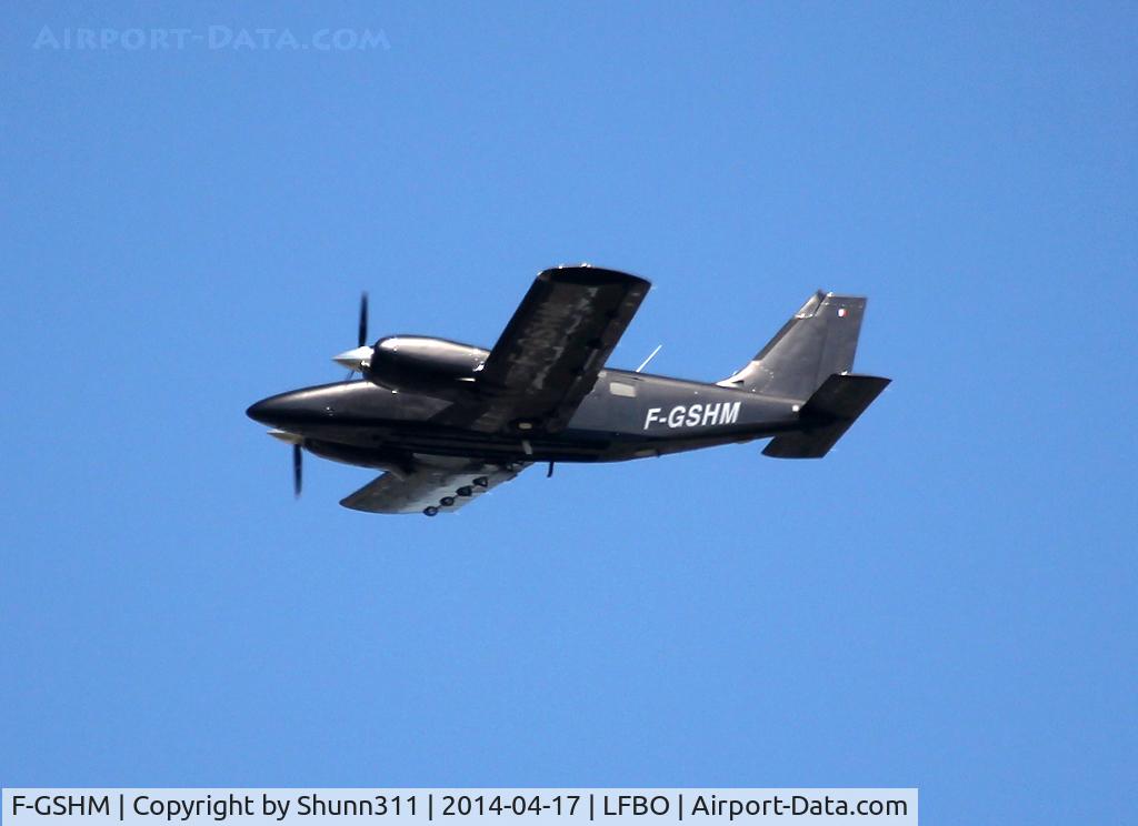 F-GSHM, Piper PA-34-220T Seneca V C/N 34-49045, Climbing after t/o from rwy 32R