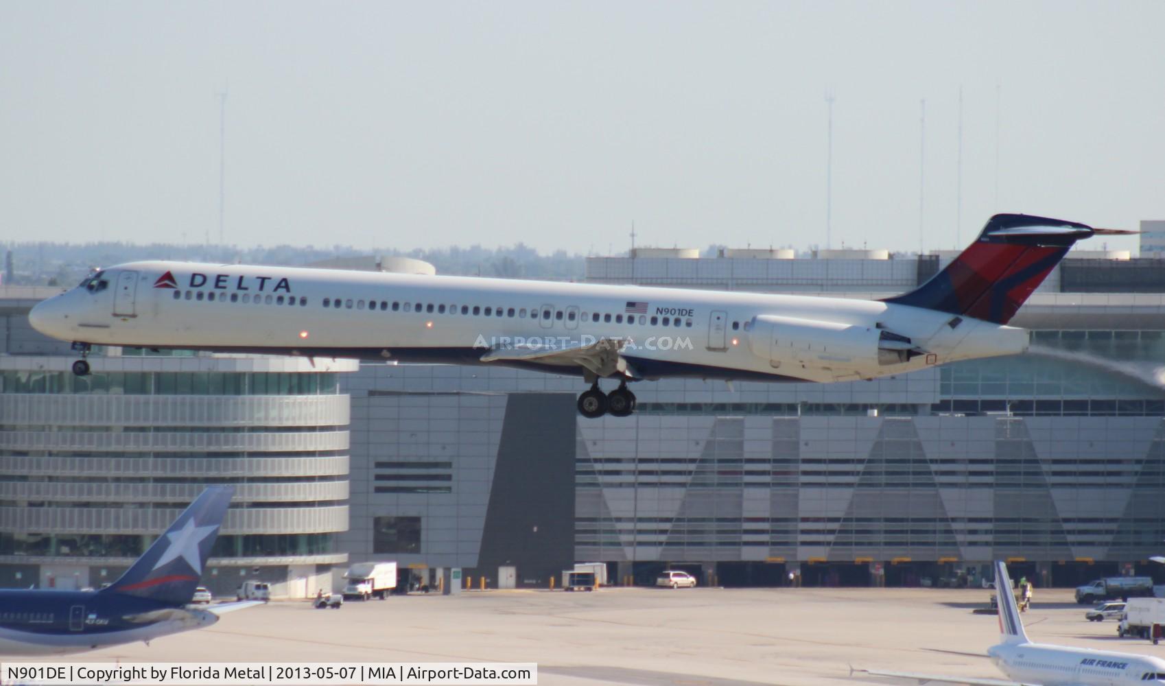 N901DE, 1992 McDonnell Douglas MD-88 C/N 53378, Delta MD-88