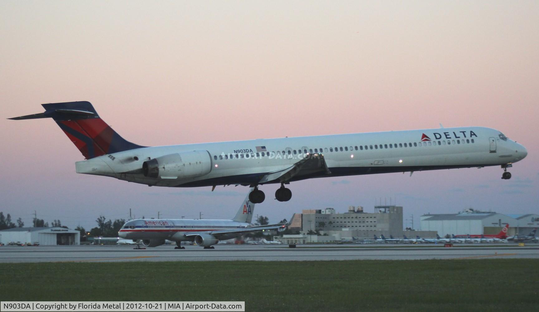 N903DA, 1995 McDonnell Douglas MD-90-30 C/N 53383, Delta MD-90-30