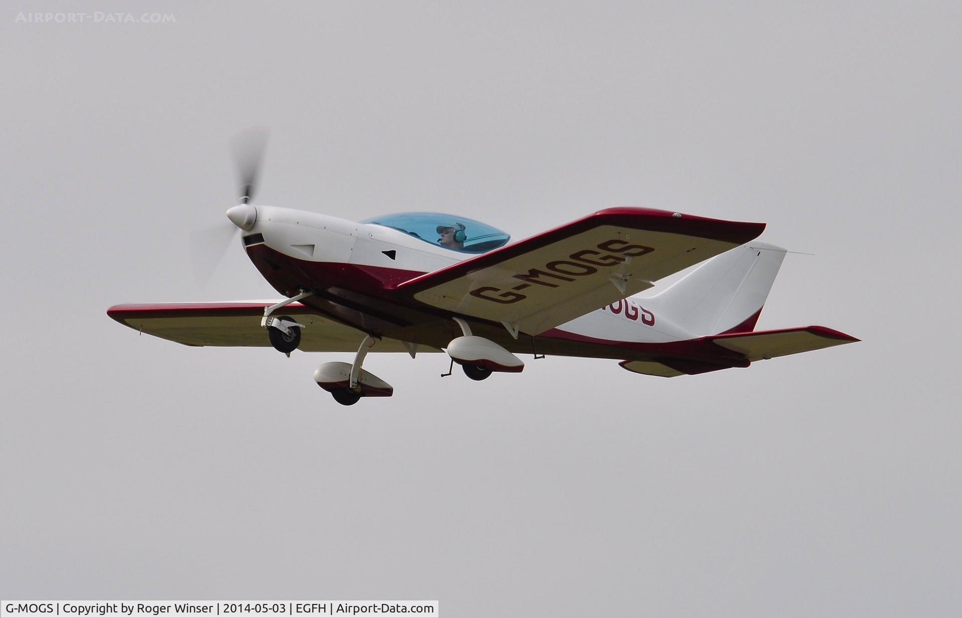 G-MOGS, 2011 CZAW SportCruiser C/N PFA 338-14728, Visiting SportCruiser departing Runway 22.
