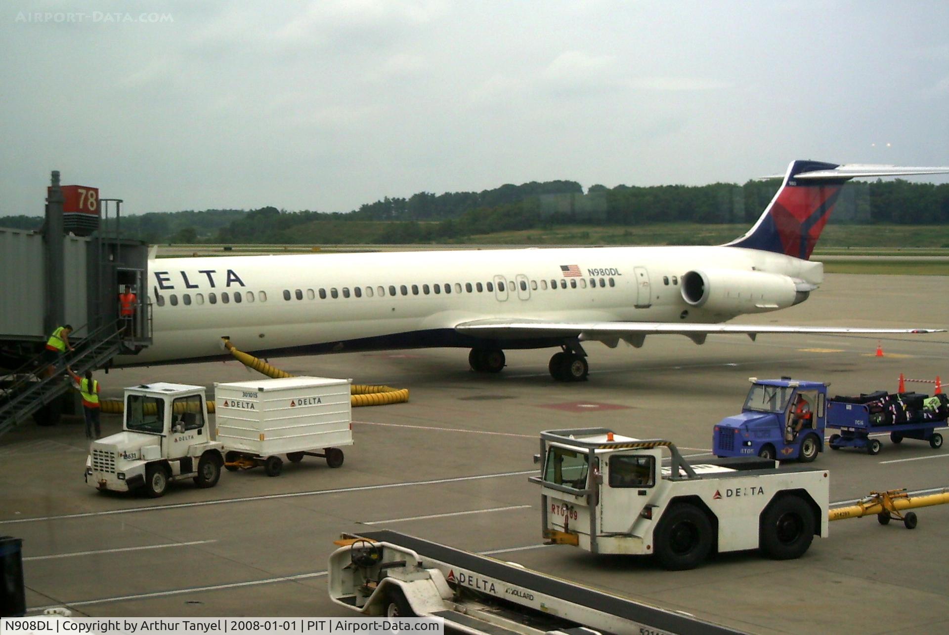 N908DL, 1987 McDonnell Douglas MD-88 C/N 49539, @ gate @ PIT