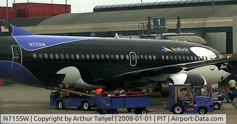N715SW, 1998 Boeing 737-7H4 C/N 27849, @ gate @ PIT