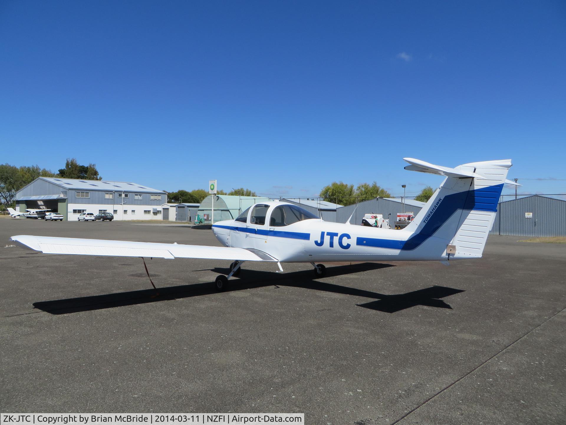 ZK-JTC, 1979 Piper PA-38-112 Tomahawk Tomahawk C/N 38-79A0909, Piper PA-38-112 Tomahawk. ZK-JTC cn 38-79A0909. Fielding Aerodrome (ICAO NZFI). Image © Brian McBride. 11 March 2014