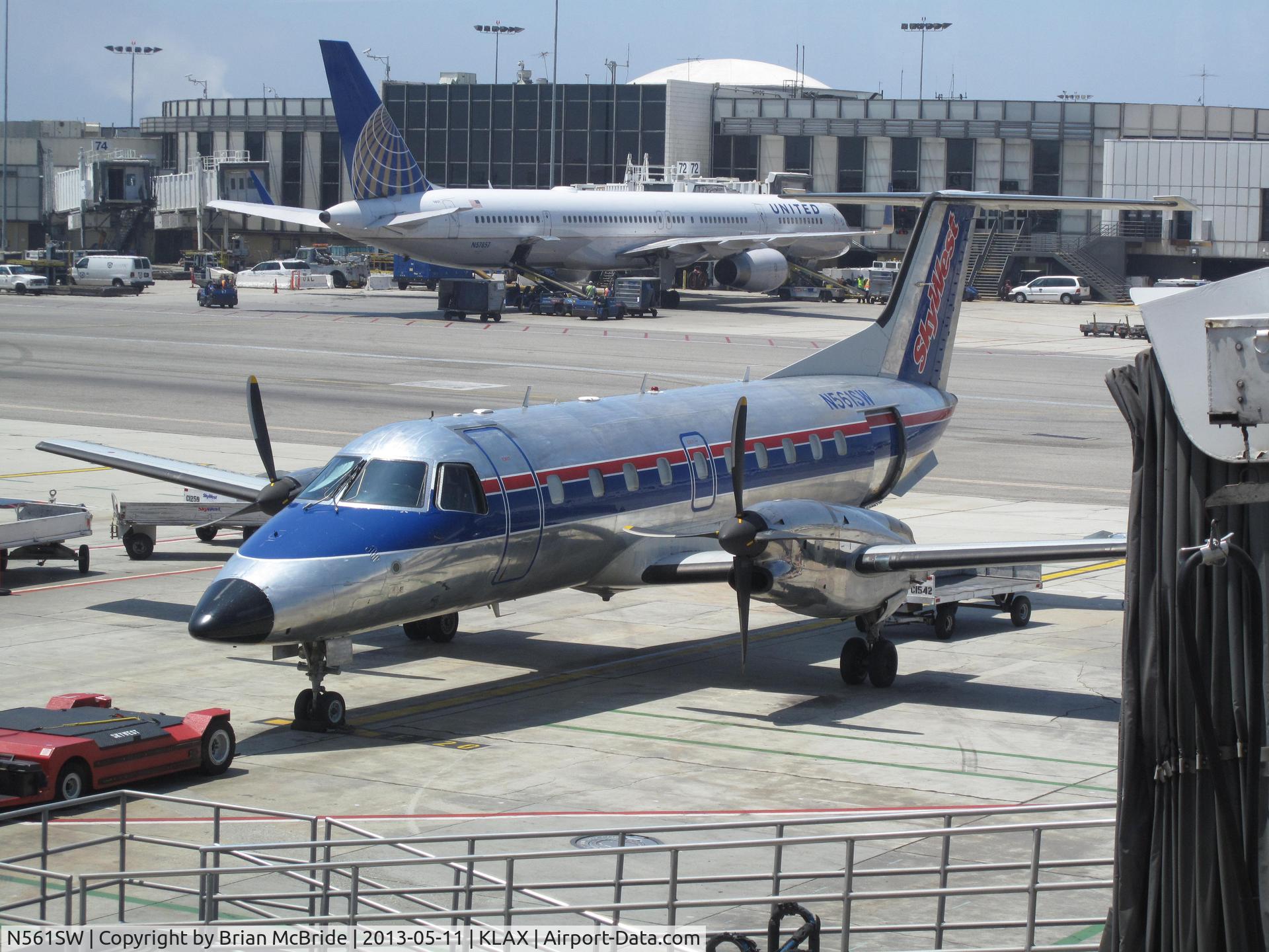 N561SW, 1998 Embraer EMB-120 Brasilia C/N 120335, SkyWest Airlines. Embraer EMB-120ER Brasilia. N561SW cn 120335. Los Angeles - International (LAX KLAX). Image © Brian McBride. 11 May 2013