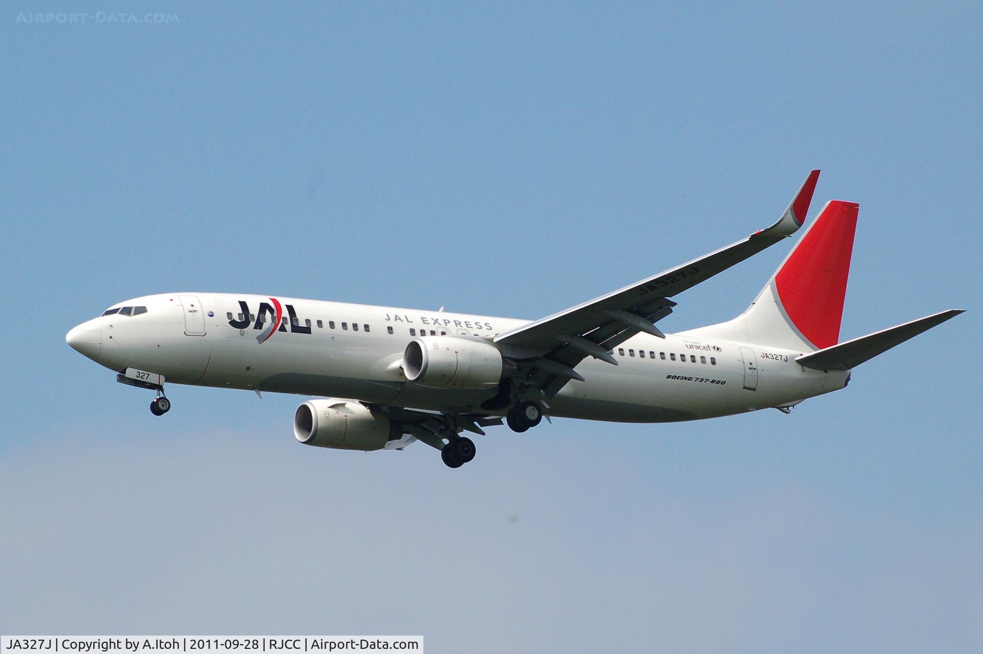 JA327J, 2010 Boeing 737-846 C/N 35356, App  RWY 19L