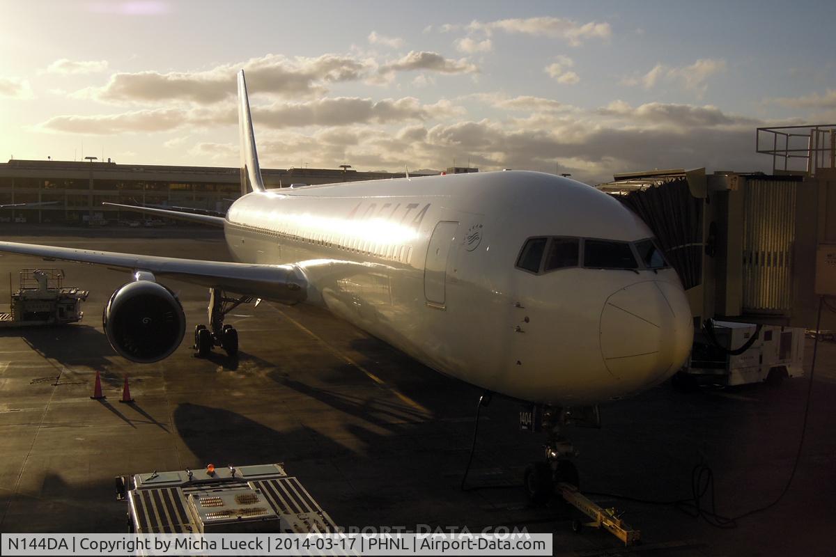 N144DA, 1999 Boeing 767-332 C/N 27584, At Honolulu
