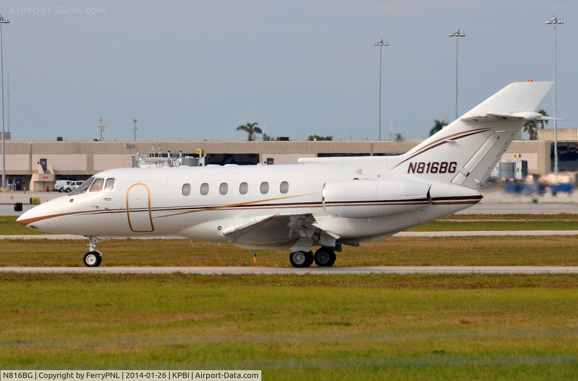 N816BG, 1989 British Aerospace Hawker 800A C/N 258168, Hawker 800A N816BG taxying