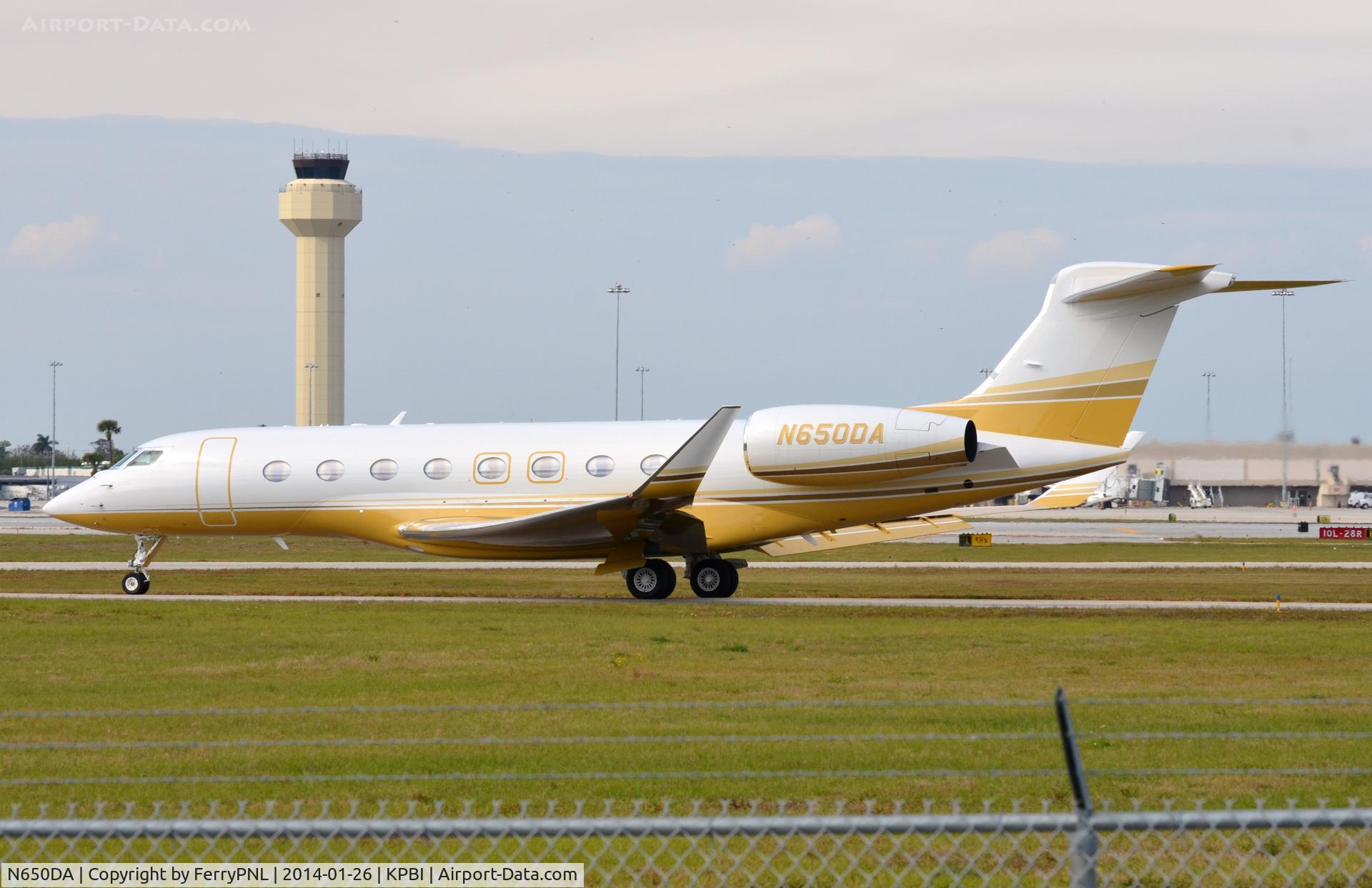 N650DA, 2013 Gulfstream Aerospace Gulfstream VI C/N 6057, Gulfstream 6 N650DA taxying to the active.