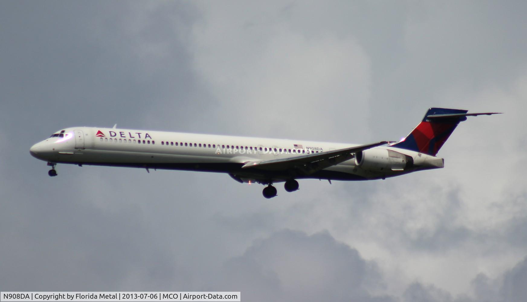 N908DA, 1995 McDonnell Douglas MD-90-30 C/N 53388, Delta MD-90