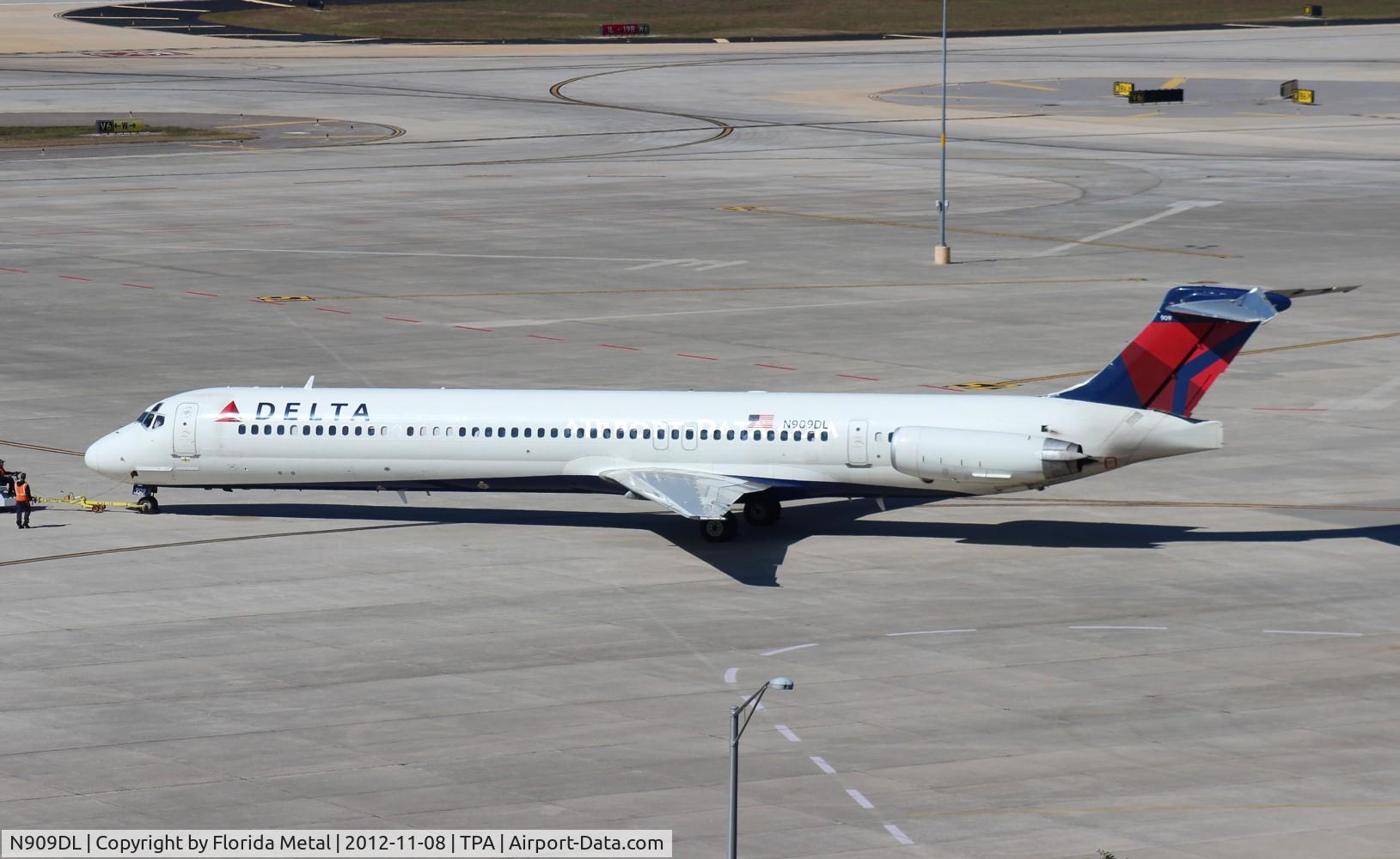 N909DL, 1987 McDonnell Douglas MD-88 C/N 49540, Delta MD-88