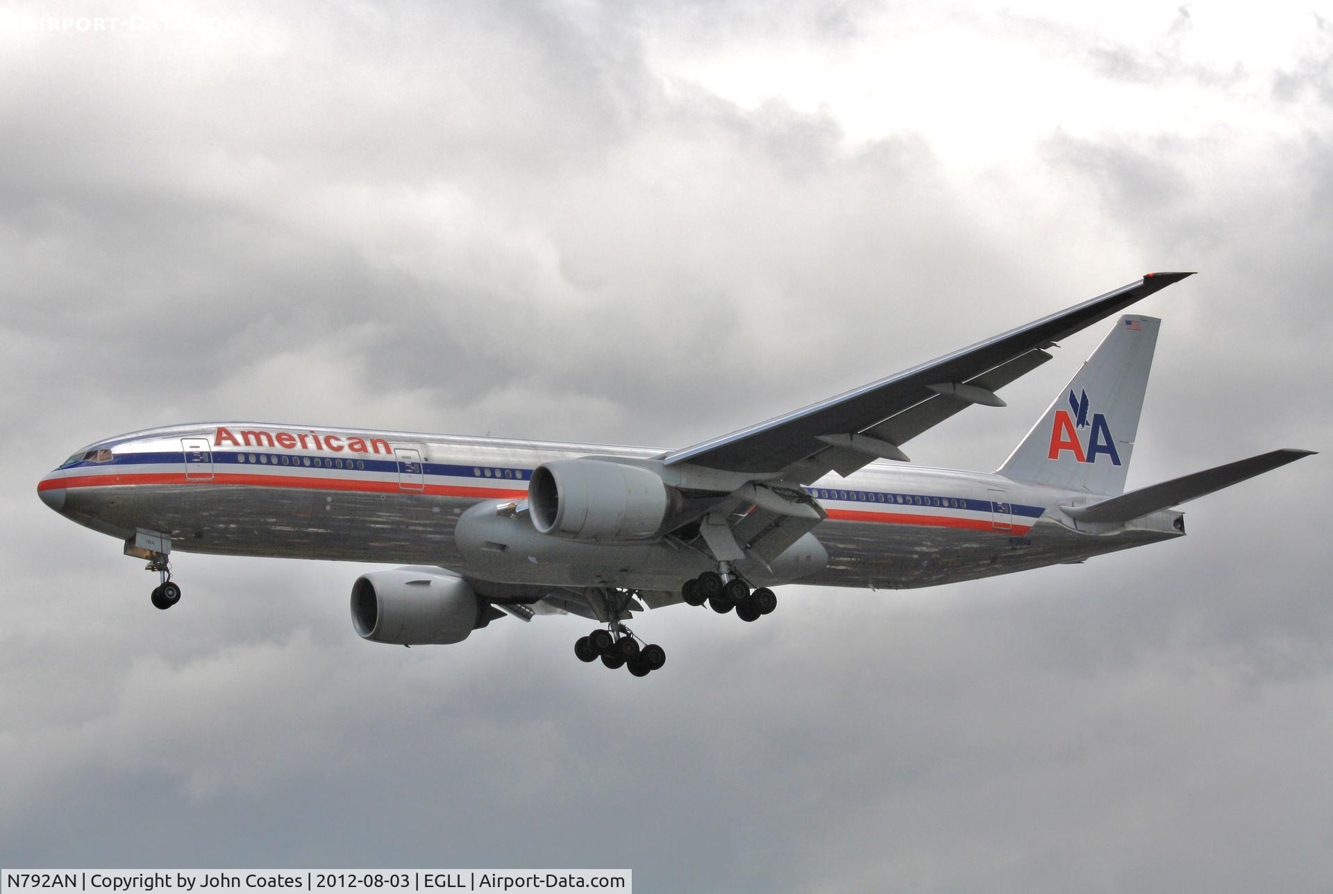 N792AN, 2000 Boeing 777-223 C/N 30253, Approach to 27R