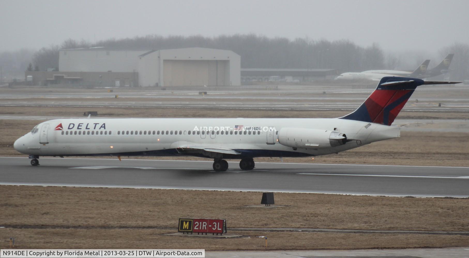 N914DE, 1993 McDonnell Douglas MD-88 C/N 49957, Delta MD-88