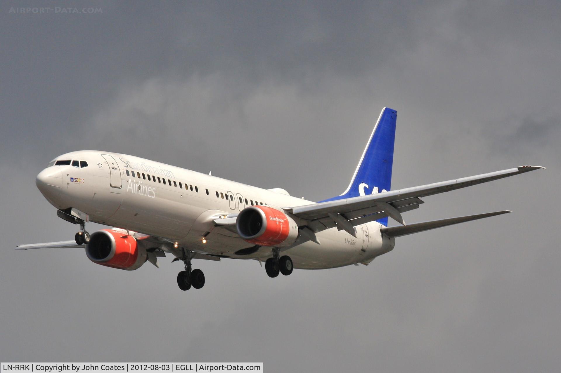 LN-RRK, 2002 Boeing 737-883 C/N 32278, Approach 27R