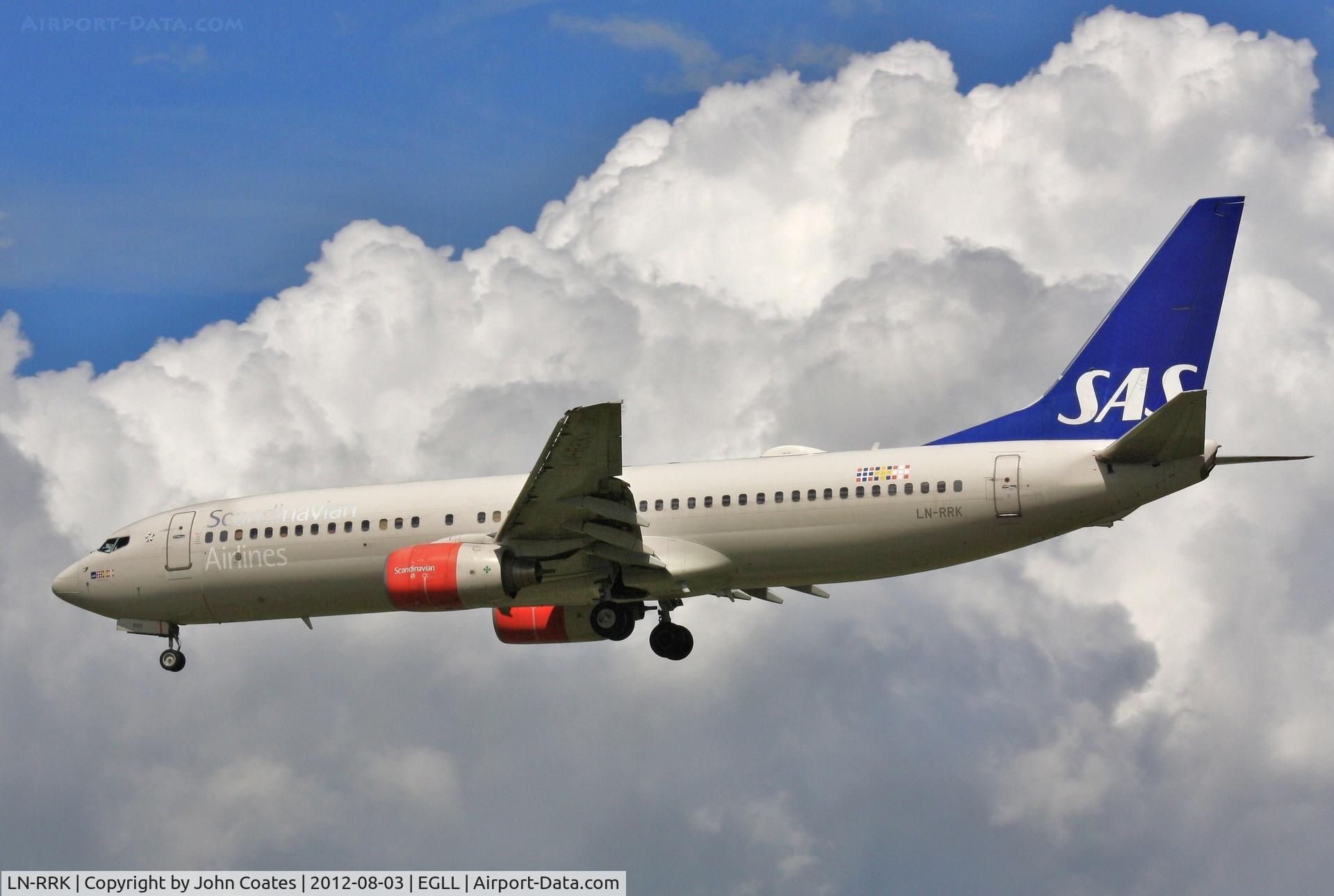 LN-RRK, 2002 Boeing 737-883 C/N 32278, Arrives 27R