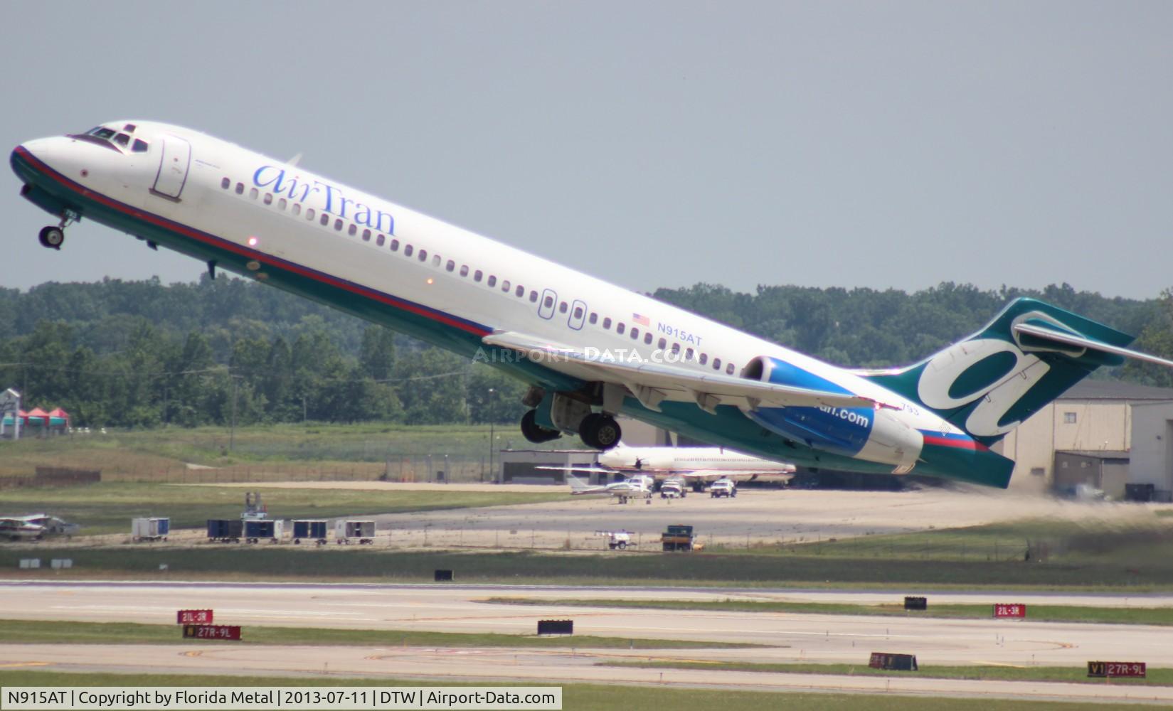 N915AT, 2001 Boeing 717-200 C/N 55085, Air Tran 717.  I flew in on this plane from MCO, watched it take off to return there