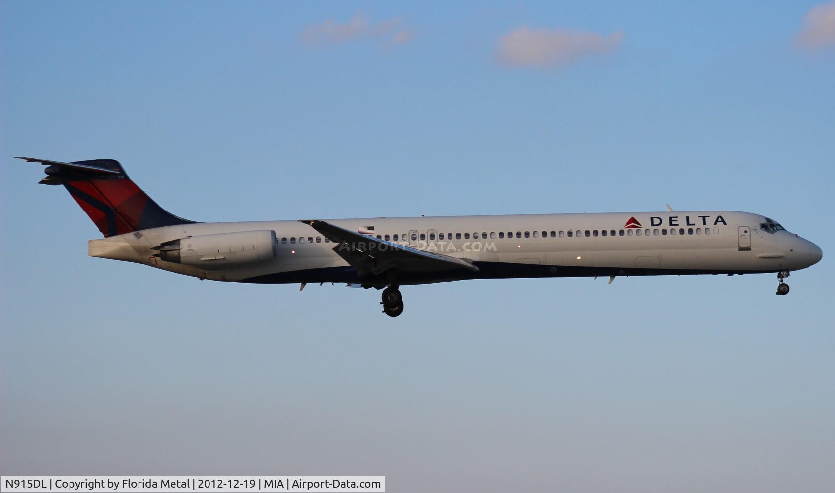 N915DL, 1988 McDonnell Douglas MD-88 C/N 49546, Delta MD-88