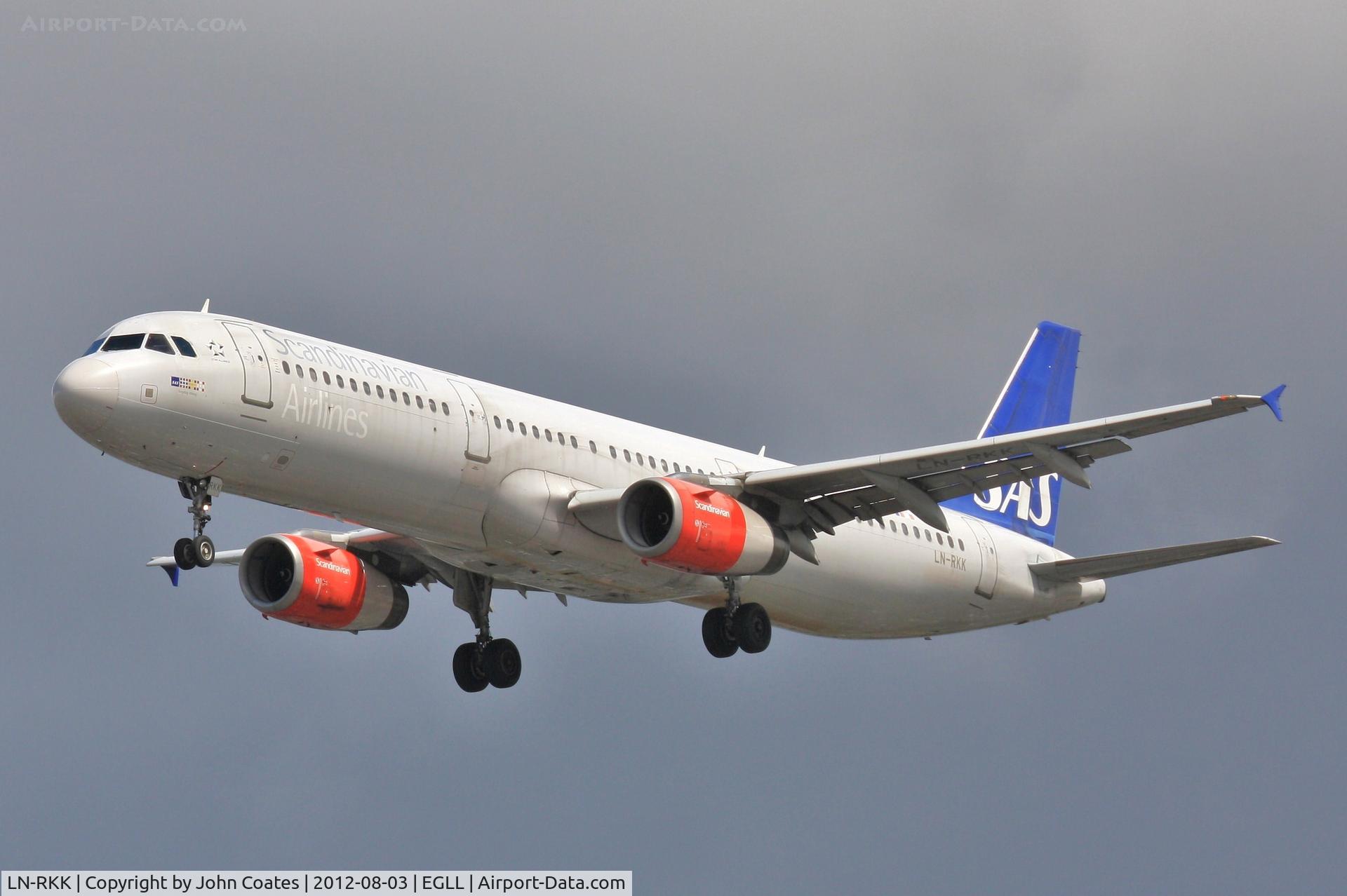 LN-RKK, 2002 Airbus A321-232 C/N 1848, Approach 27R