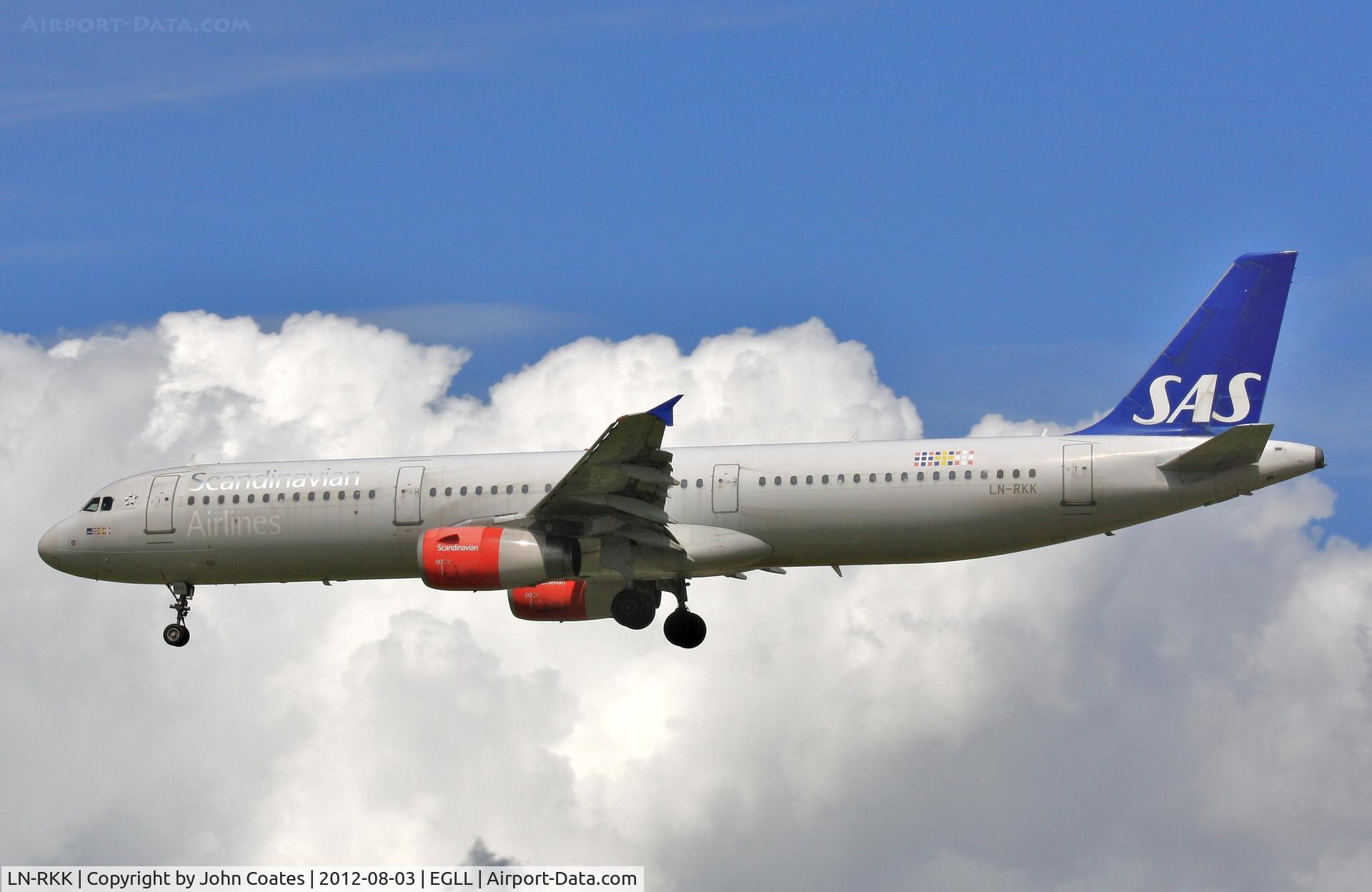 LN-RKK, 2002 Airbus A321-232 C/N 1848, Finals 27R