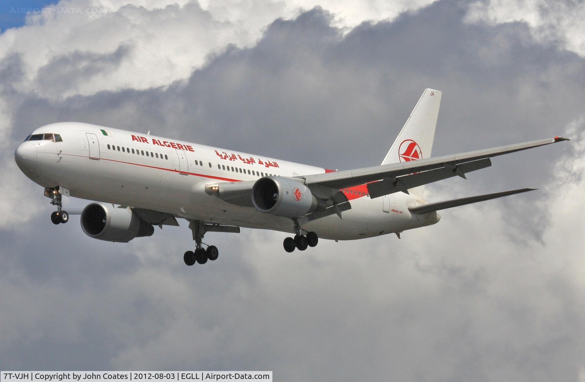 7T-VJH, Boeing 767-3D6 C/N 24767-323, Finals 27R