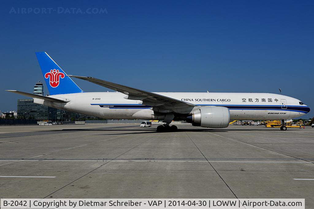 B-2042, 2013 Boeing 777-F1B C/N 41633, China Southern Boeing 777-200