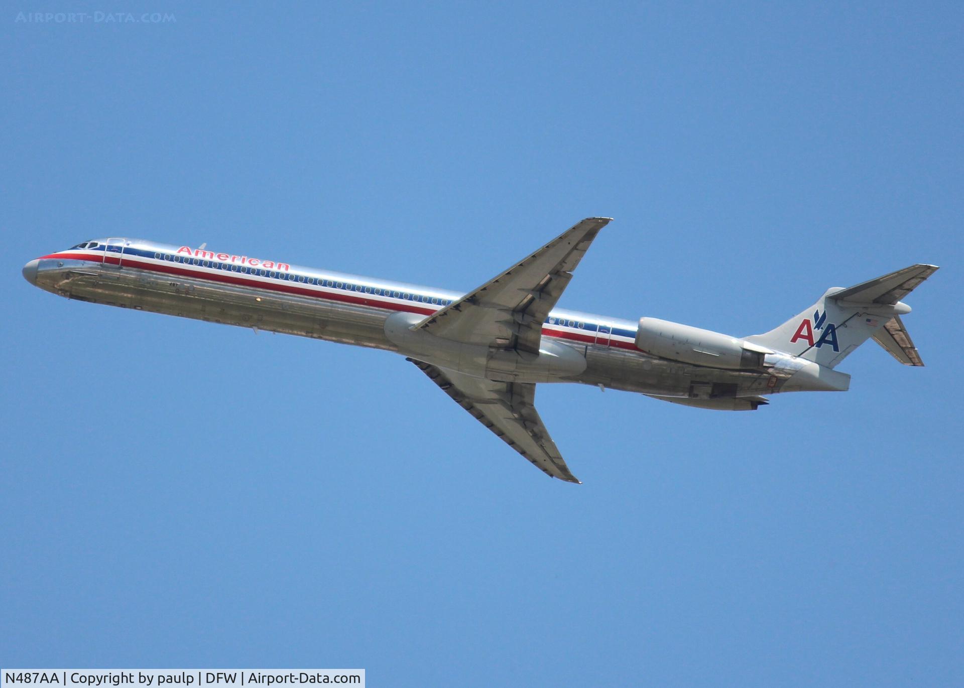 N487AA, 1988 McDonnell Douglas MD-82 (DC-9-82) C/N 49680, At DFW.