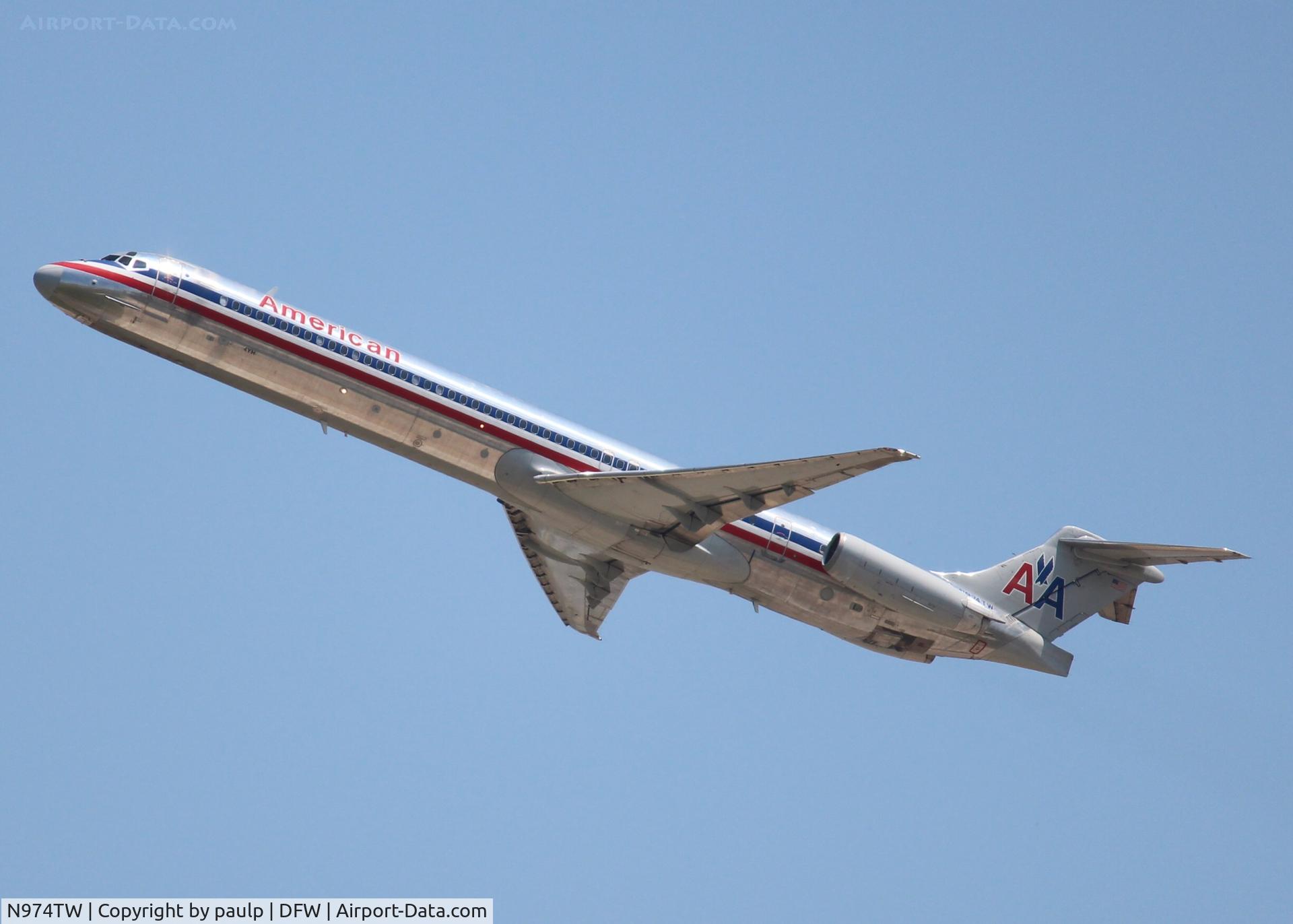 N974TW, 1999 McDonnell Douglas MD-83 (DC-9-83) C/N 53624, At DFW.