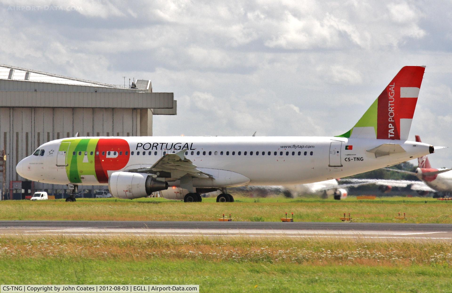 CS-TNG, 1998 Airbus A320-214 C/N 945, Taxiing