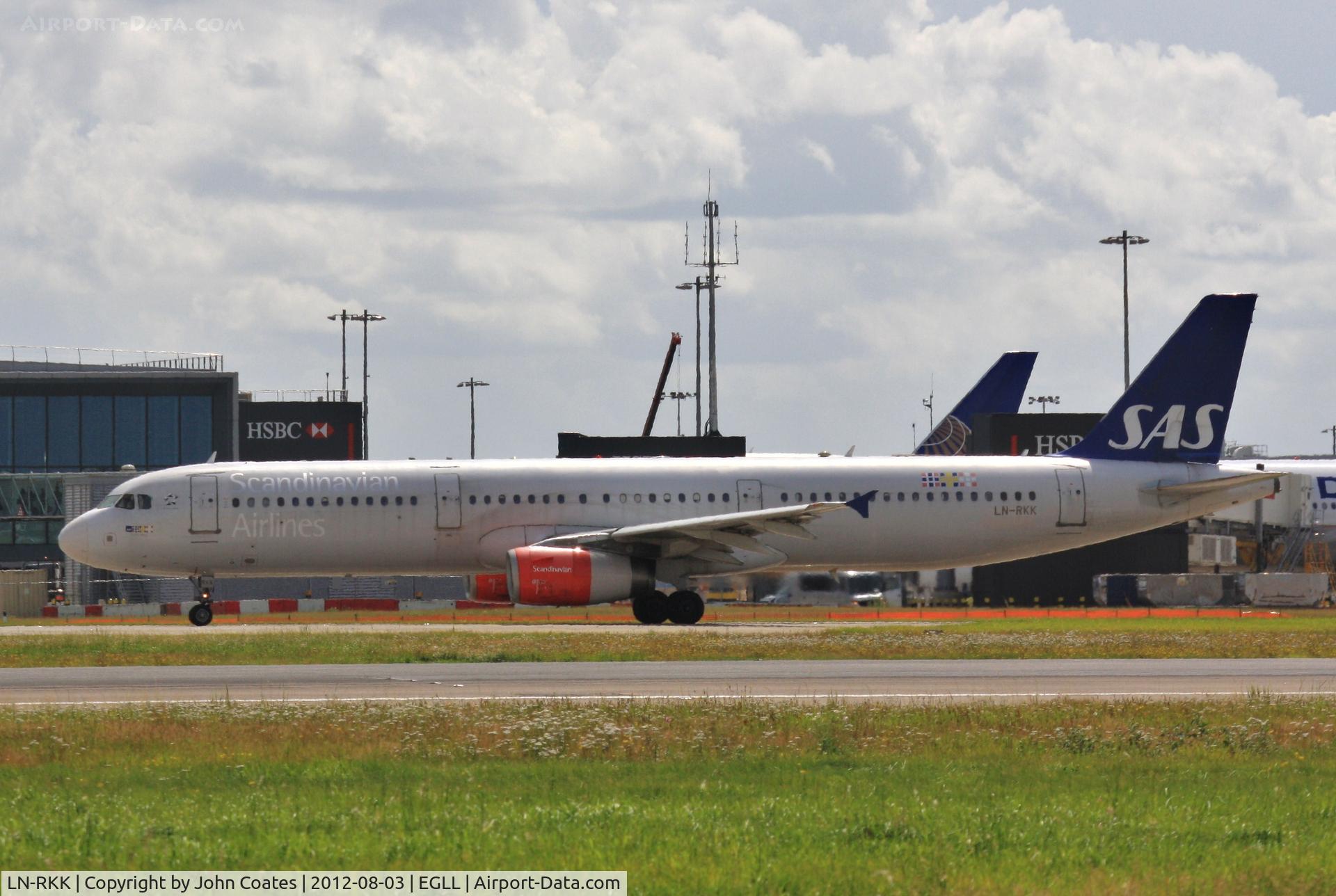 LN-RKK, 2002 Airbus A321-232 C/N 1848, Taxiing