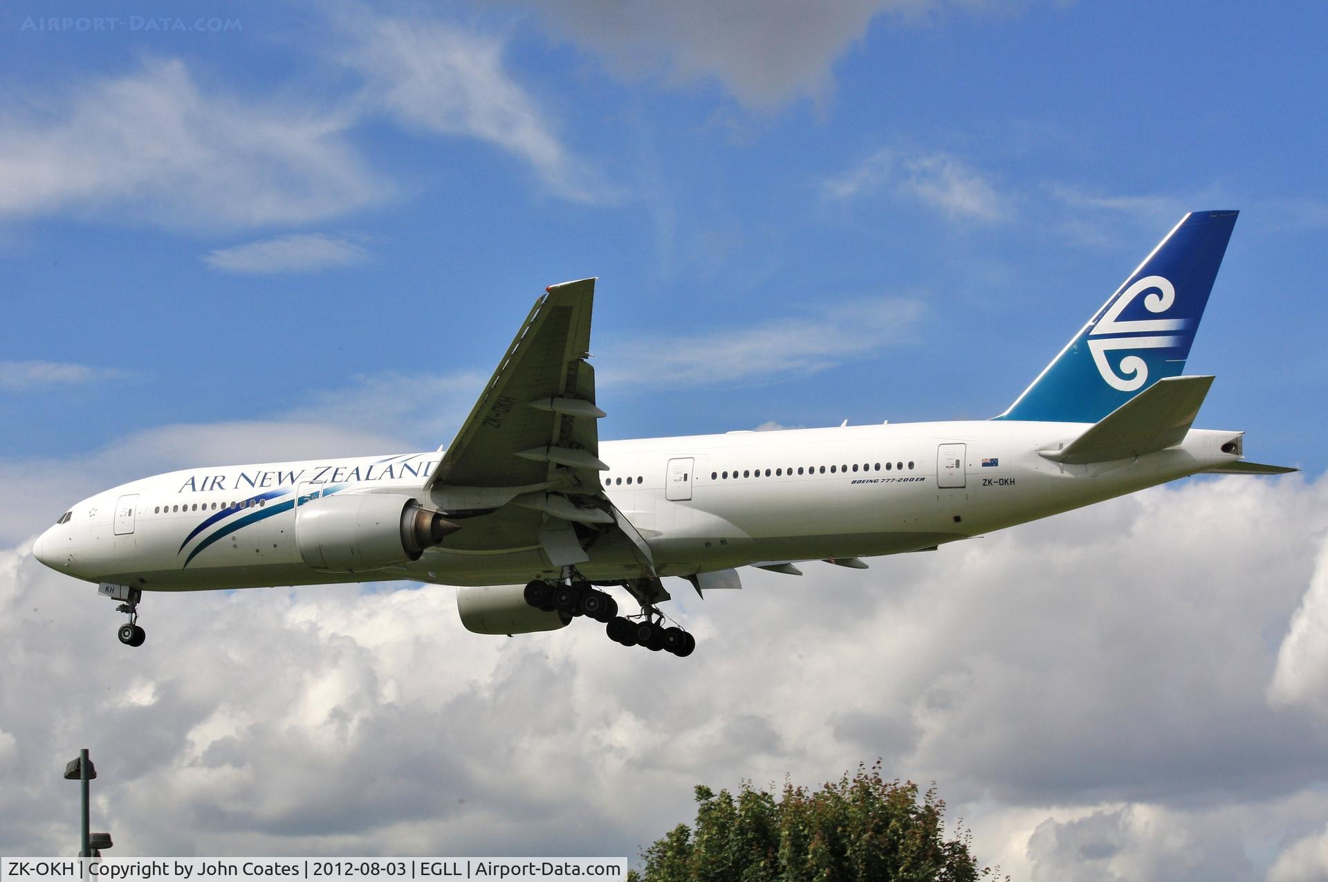 ZK-OKH, 2007 Boeing 777-219/ER C/N 34379, Arrives 27L