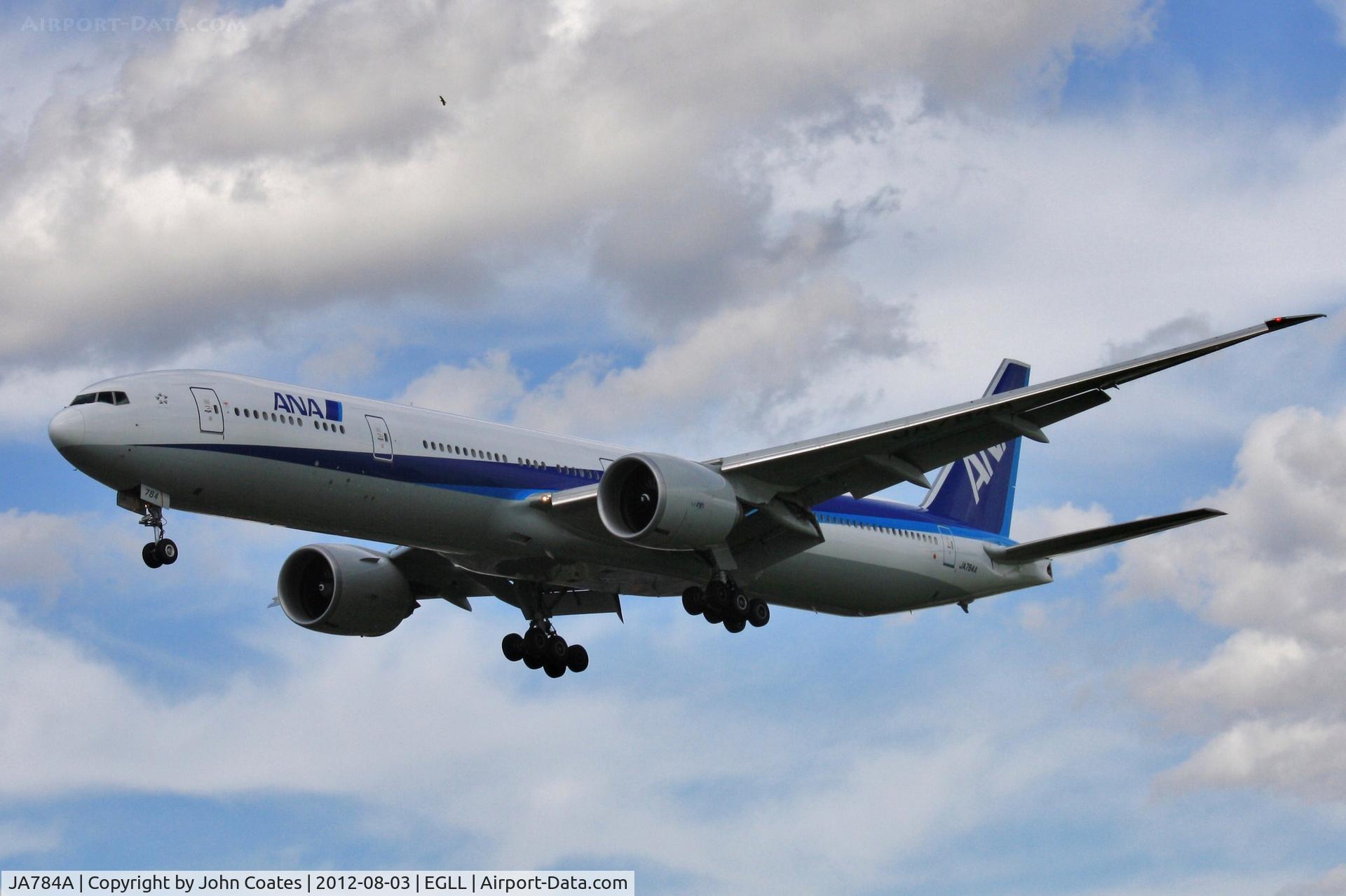 JA784A, 2009 Boeing 777-381/ER C/N 37950, Finals 27L