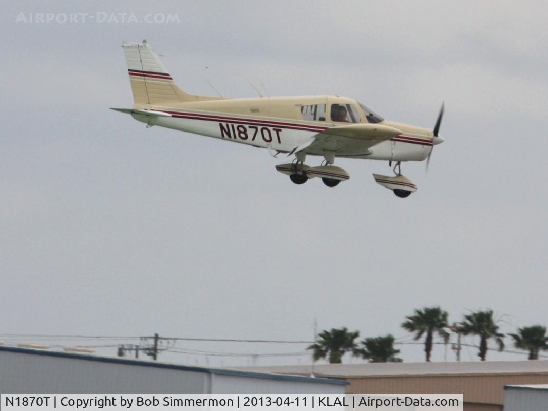 N1870T, 1971 Piper PA-28-140 C/N 28-7225019, Landing at Sun N Fun - Lakeland, FL