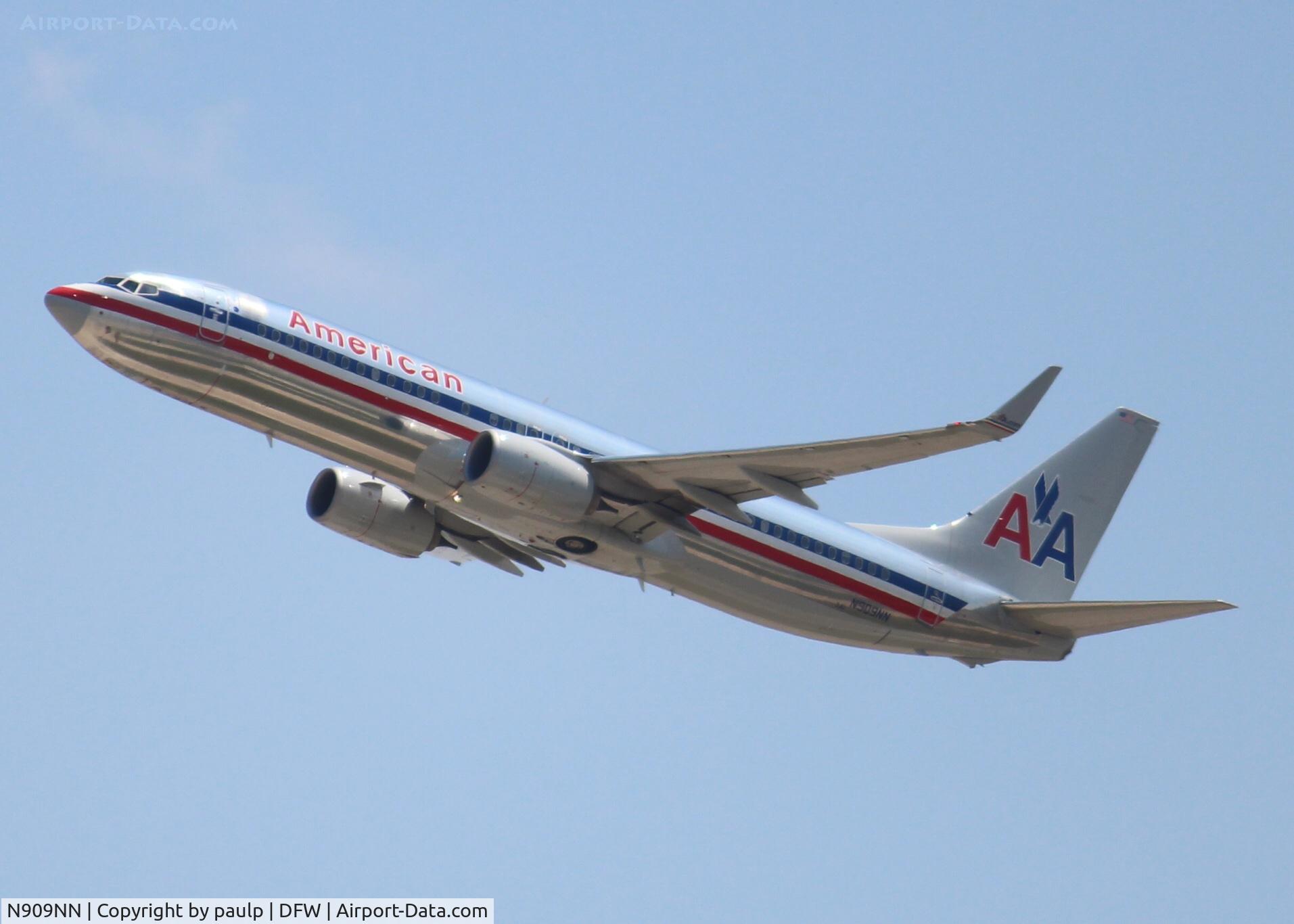 N909NN, 2012 Boeing 737-823 C/N 31159, At DFW.