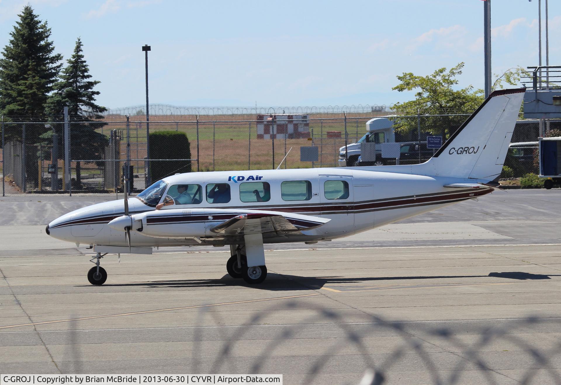 C-GROJ, 1974 Piper PA-31-350 Chieftain C/N 31-7405249, KD Air. Piper PA-31-350 Navajo Chieftain. C-GROJ cn 31-7405249. Vancouver - International (YVR CYVR). Image © Brian McBride. 30 June 2013