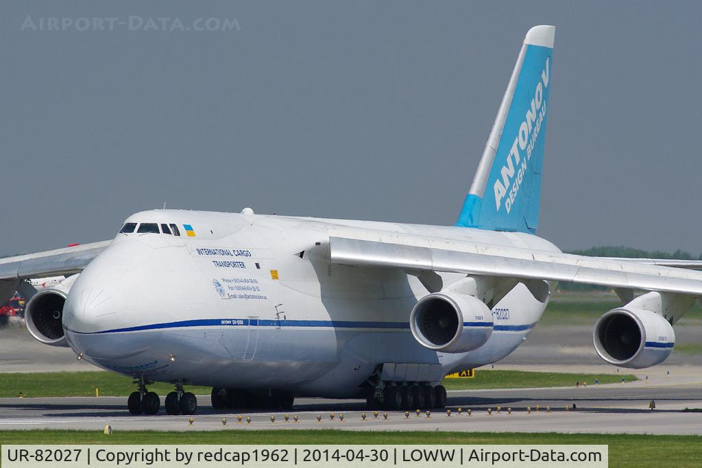 UR-82027, 1990 Antonov An-124-100 Ruslan C/N 19530502288, Taking Pandur-tanks for the National guard to Kuweit - doing what it is designed for...