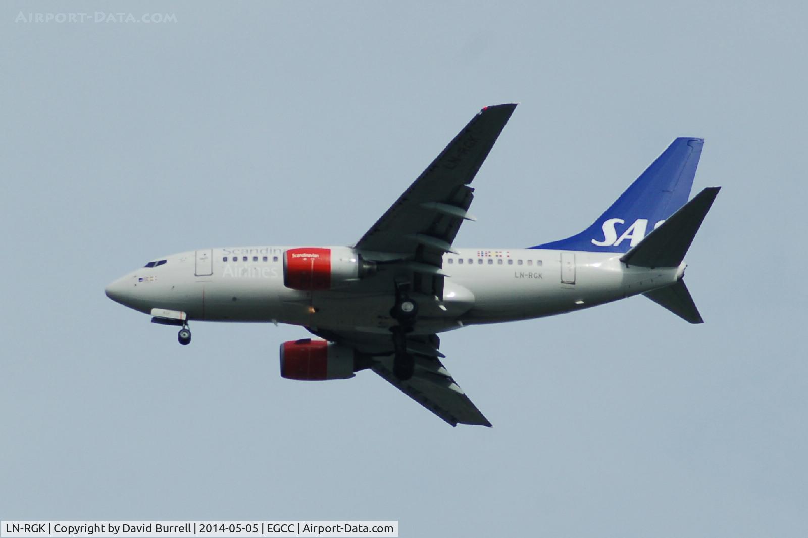 LN-RGK, 1999 Boeing 737-683 C/N 28313, Scandinavian Airlines Boeing 737-683 on approach to Manchester Airport.