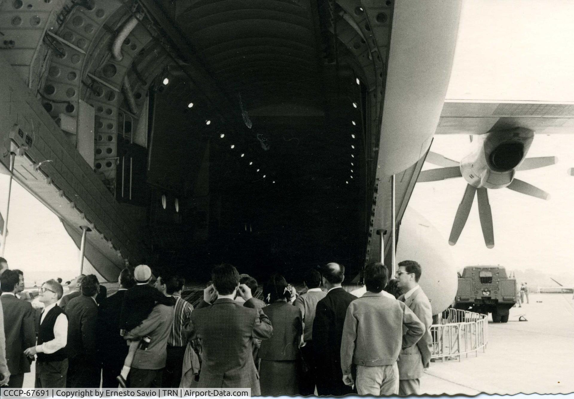 CCCP-67691, 1967 Antonov An-22 C/N 76340106, International Air Fair in the sixties