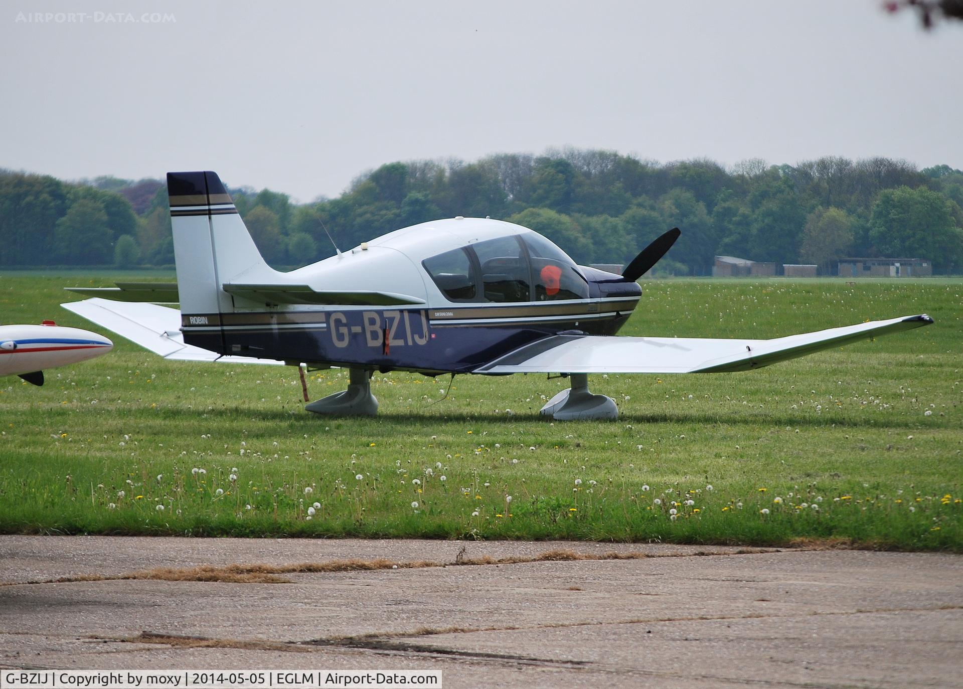 G-BZIJ, 2000 Robin DR-400-500 President C/N 23, Robin DR400 President at White Waltham.